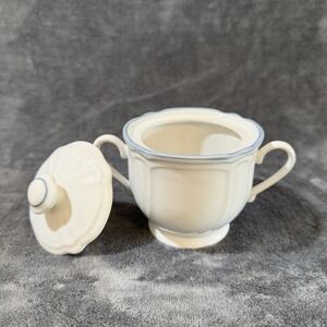 Epoch Korea Covered Sugar Bowl with Lid Cream White Blue Trim Scalloped‎ Edge